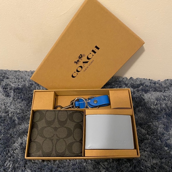 🔻PRICE DROP🔻NWT Coach 3 in 1 wallet set